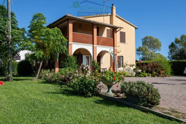 casa indipendente in vendita a Capalbio