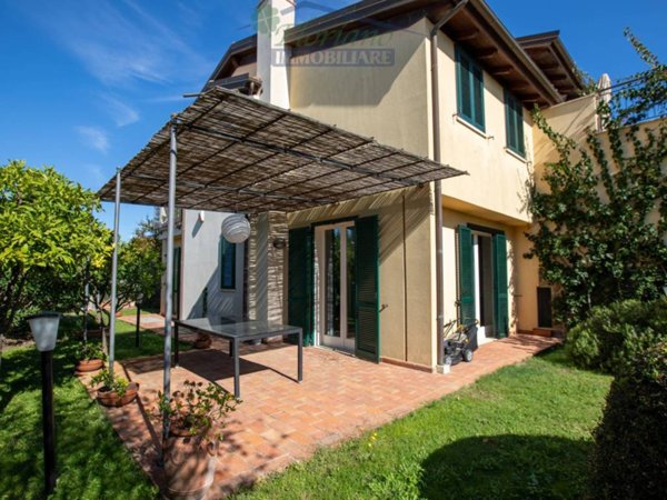 casa indipendente in vendita a Capalbio