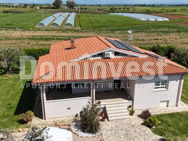 casa indipendente in vendita a Capalbio