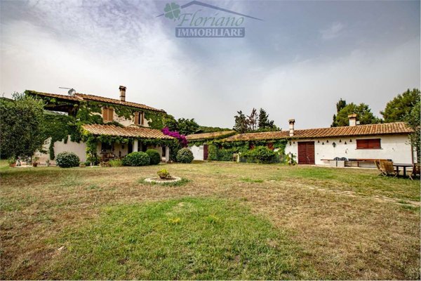 casa indipendente in vendita a Capalbio in zona Pescia Fiorentina