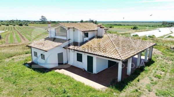 casa indipendente in vendita a Capalbio