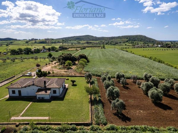 casa indipendente in vendita a Capalbio