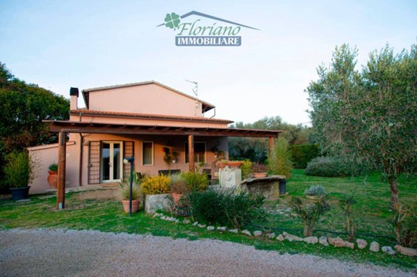 casa indipendente in vendita a Capalbio