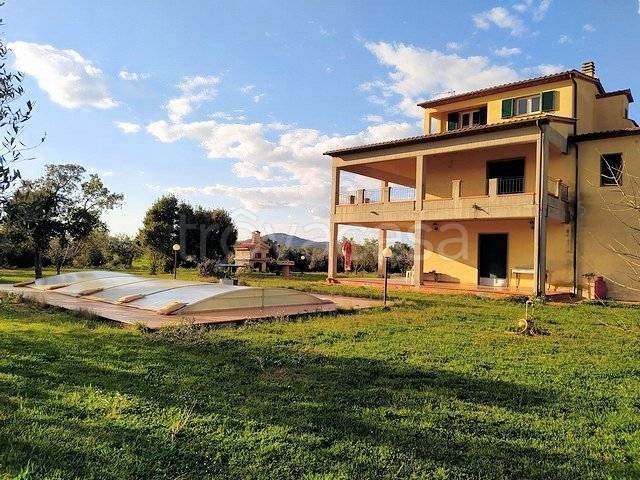 casa indipendente in vendita a Capalbio