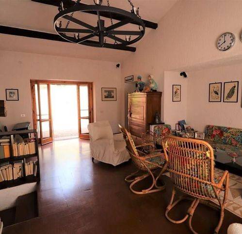 casa indipendente in vendita a Capalbio