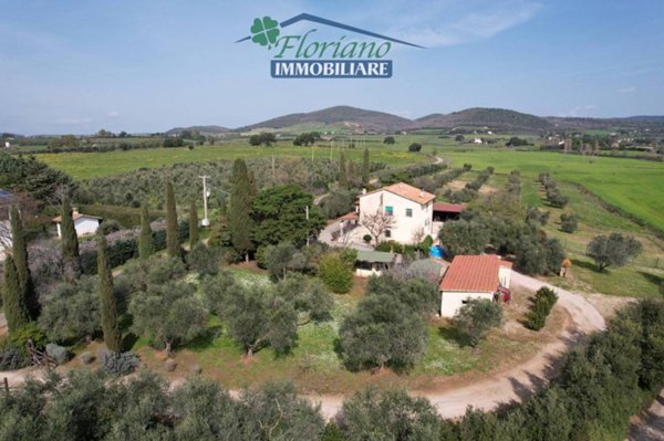 casa indipendente in vendita a Capalbio in zona Pescia Fiorentina