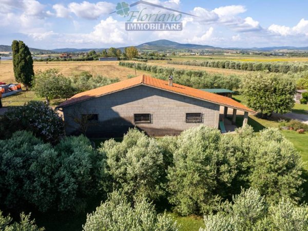 casale in vendita a Capalbio in zona Selva Nera