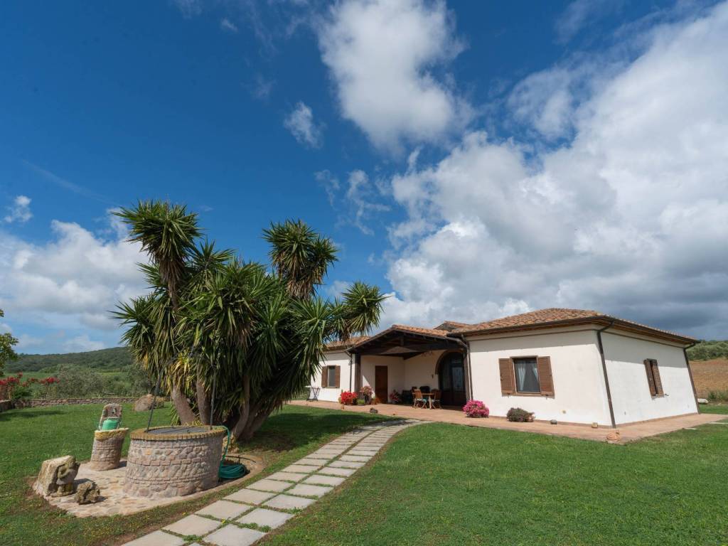 casa indipendente in vendita a Capalbio