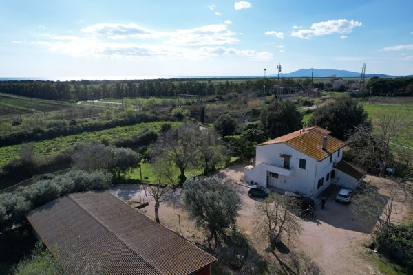 casa indipendente in vendita a Capalbio