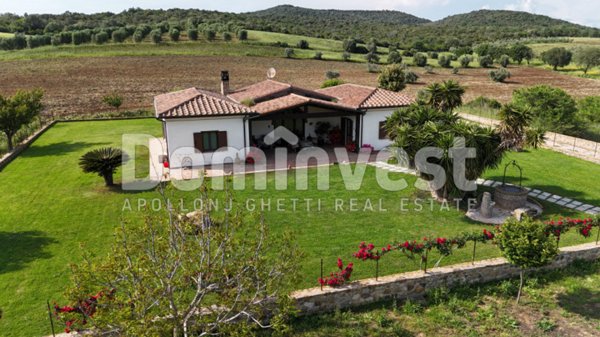 casa indipendente in vendita a Capalbio