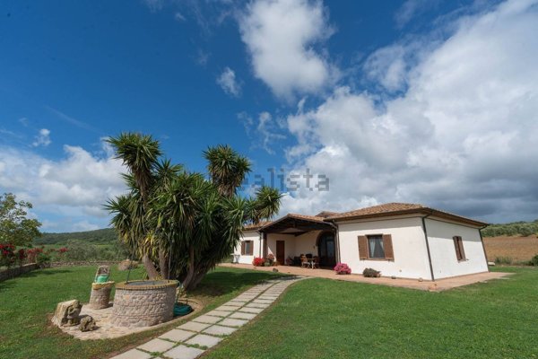 casa indipendente in vendita a Capalbio in zona Carige Alta
