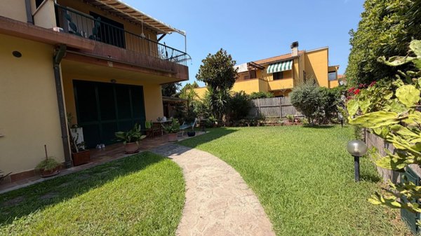 casa indipendente in vendita a Capalbio
