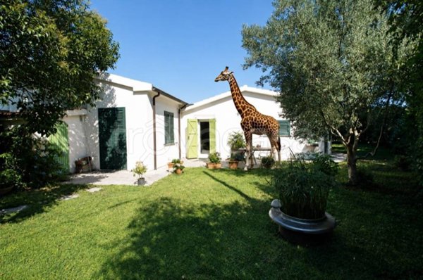 casa indipendente in vendita a Capalbio