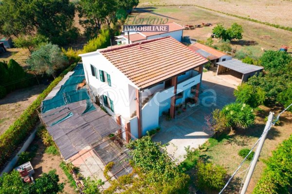 casa indipendente in vendita a Capalbio