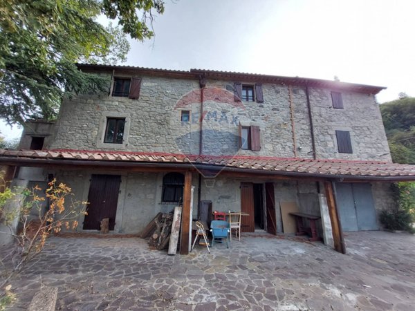 casa indipendente in vendita a Castel del Piano
