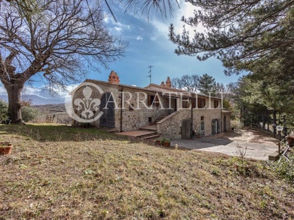 casa indipendente in vendita a Castel del Piano