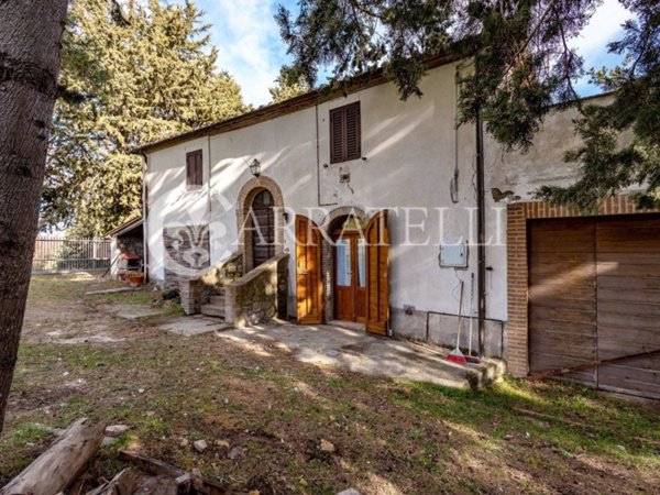 casa indipendente in vendita a Castel del Piano