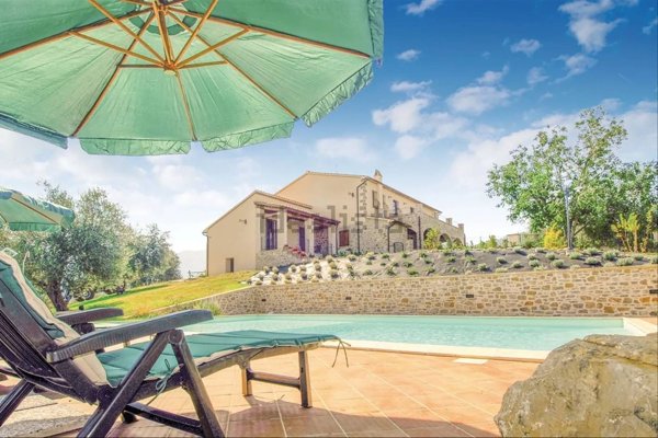 casa indipendente in vendita a Castel del Piano