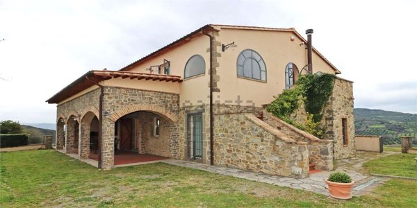 casa indipendente in vendita a Castel del Piano