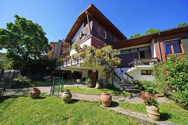 casa indipendente in vendita a Castel del Piano