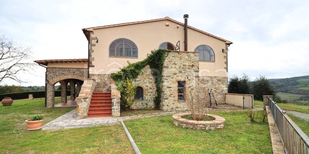 casa indipendente in vendita a Castel del Piano