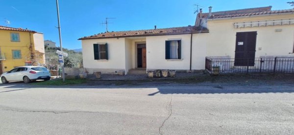 casa indipendente in vendita a Castel del Piano in zona Montegiovi