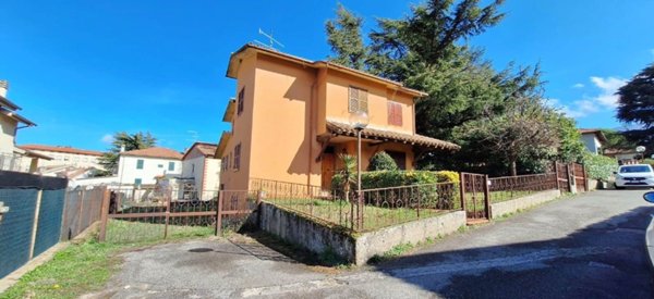 casa indipendente in vendita a Castel del Piano