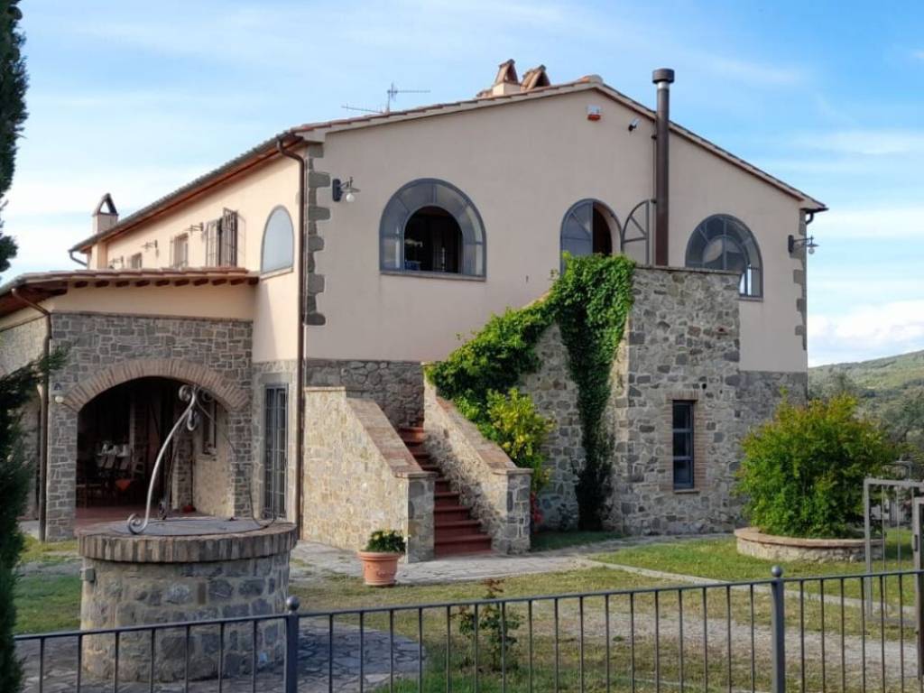 casa indipendente in vendita a Castel del Piano