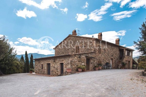 casa indipendente in vendita a Castel del Piano