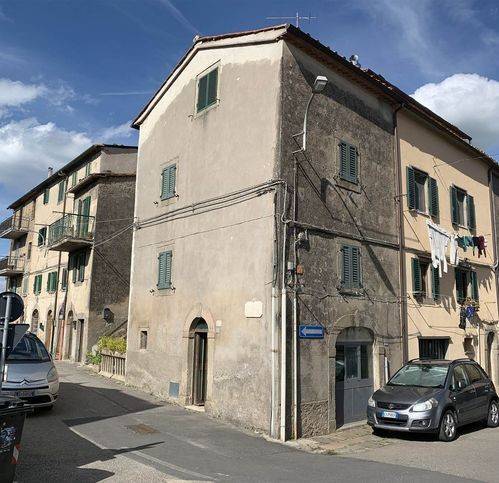 casa indipendente in vendita a Castel del Piano