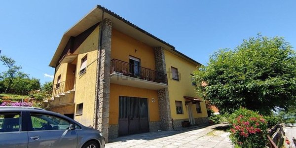 casa indipendente in vendita a Castel del Piano