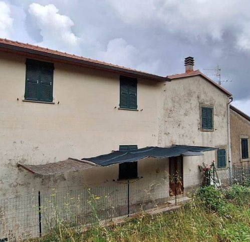 casa indipendente in vendita a Castel del Piano