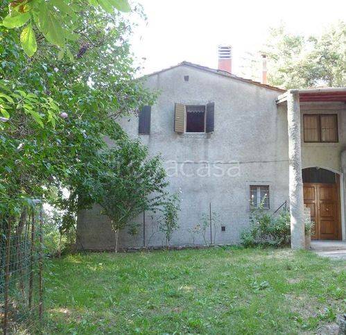 casa indipendente in vendita a Castel del Piano