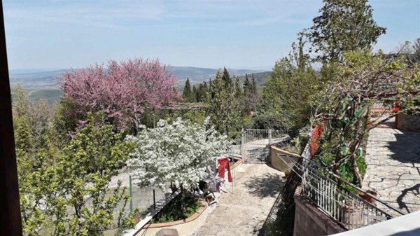 casa indipendente in vendita a Castel del Piano