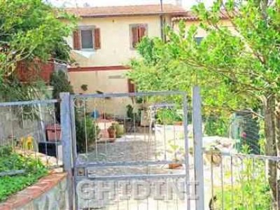 casa indipendente in vendita a Castel del Piano