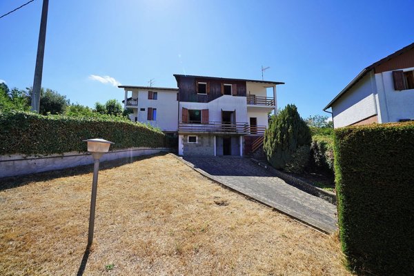 casa indipendente in vendita a Castel del Piano