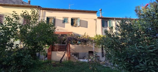 casa indipendente in vendita a Castel del Piano