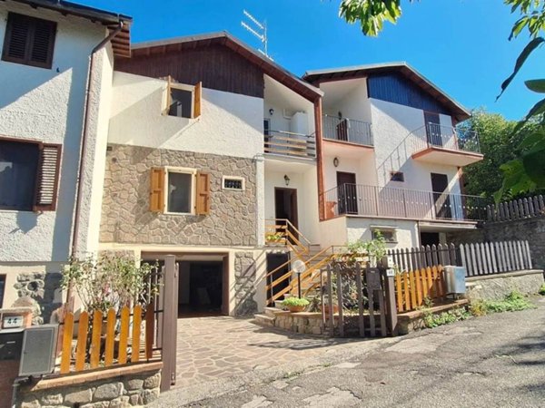 casa indipendente in vendita a Castel del Piano