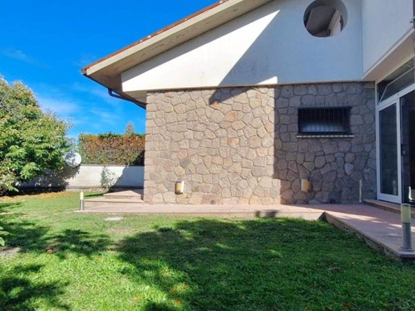 casa indipendente in vendita a Castel del Piano