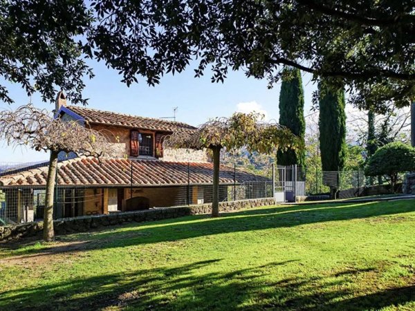 casa indipendente in vendita a Castel del Piano