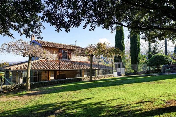 casa indipendente in vendita a Castel del Piano