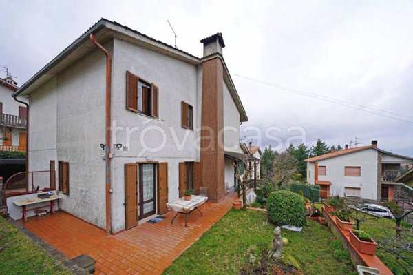 casa indipendente in vendita a Castel del Piano