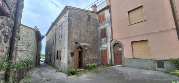 casa semindipendente in vendita a Castel del Piano