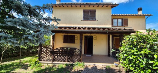 casa indipendente in vendita a Castel del Piano