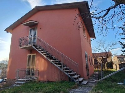 casa indipendente in vendita a Castel del Piano