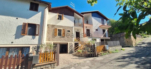 casa indipendente in vendita a Castel del Piano