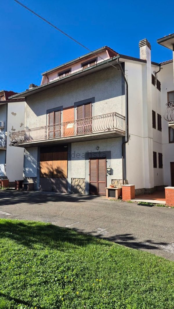 casa indipendente in vendita a Castel del Piano