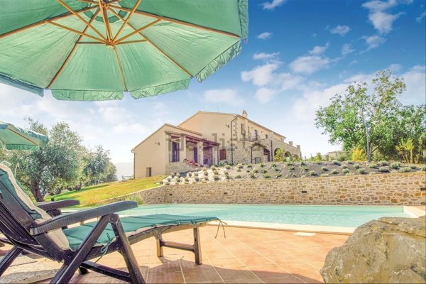 casa indipendente in vendita a Castel del Piano