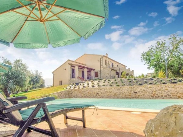 casa indipendente in vendita a Castel del Piano