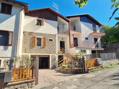 casa indipendente in vendita a Castel del Piano